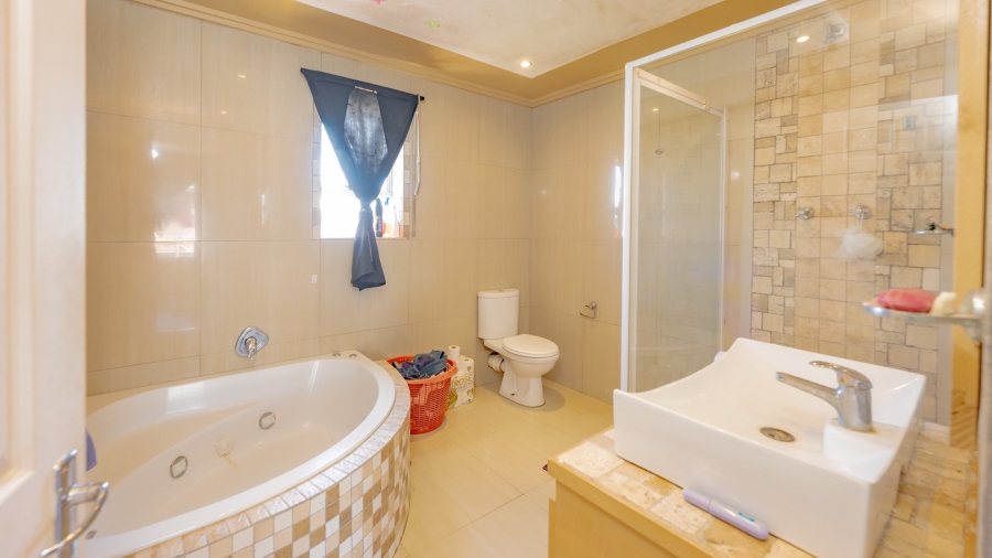 9 Bedroom Property for Sale in Struisbaai Western Cape
